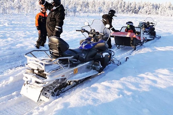 1-Hour Snowmobile Safari Experience - The midway break and driver change