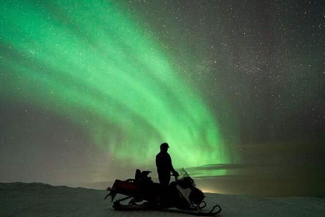 3 Hours Snowmobiling under Auroras and Night Sky - Keeping warm in extreme cold