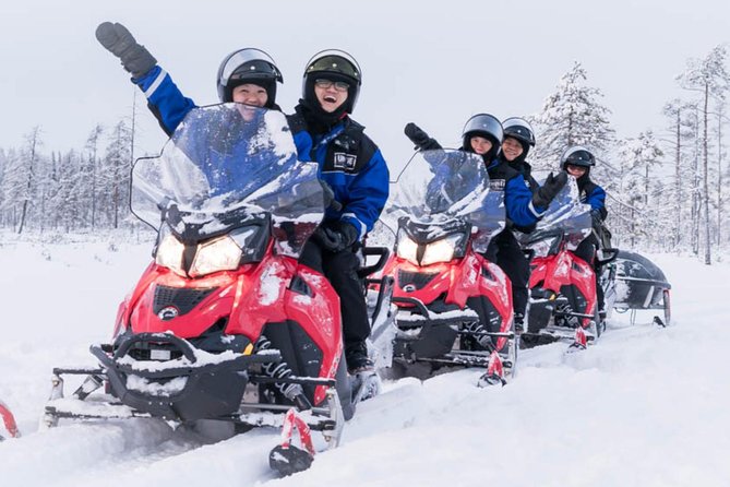 Arctic Circle Snowmobile Safari for Beginners in Rovaniemi - Learning the controls before the forest ride