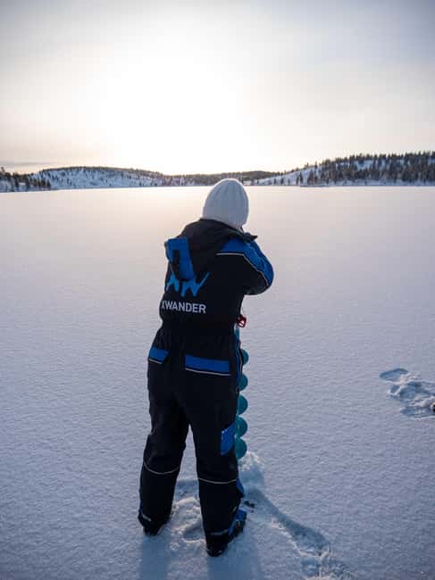 Arctic Fishing & Open Fire Cooking - Trying pilkkiminen, the quiet art of ice fishing
