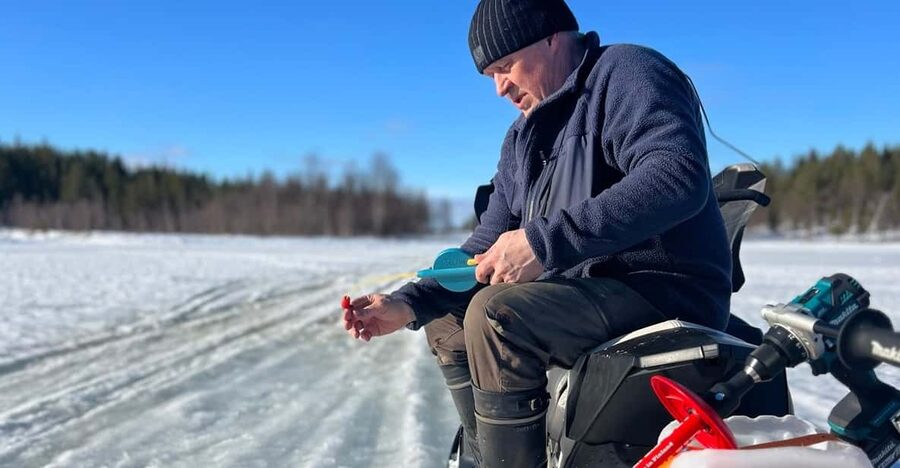 Authentic Reindeer Experience, Ice Fish & Lunch in the Wild - Meeting reindeer at a private family farm