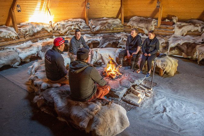 Authentic Reindeer Farm and Canoe Experience from Rovaniemi - Paddling a quiet Lapland lake