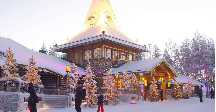 City tour and Santa Claus village visit in Lapland - Starting at Santa Claus Hotel in central Rovaniemi