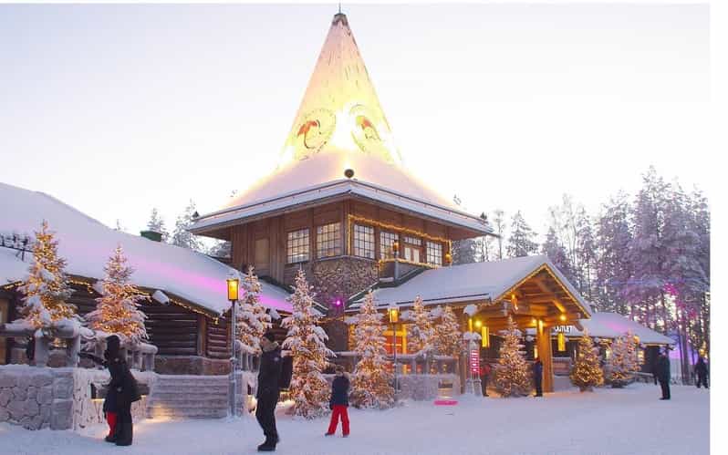 City tour and Santa Claus village visit in Lapland - Reaching Santa Claus Village and the Arctic Circle