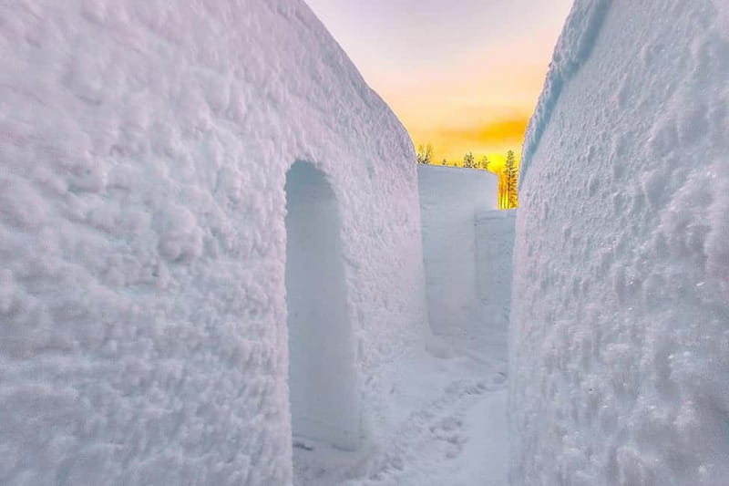 Entrance tickets to Snowman World and Snow Restaurant Dinner - Sitting down for a three-course Lappish dinner