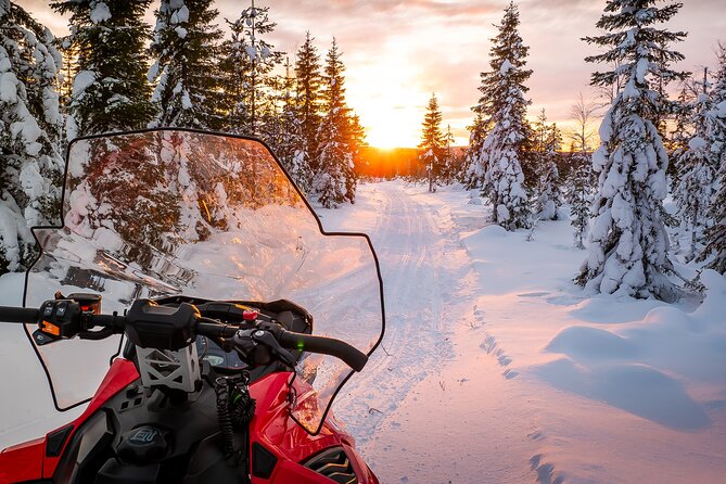 Family Snowmobile Safari in Rovaniemi - The drive to the snowmobile base