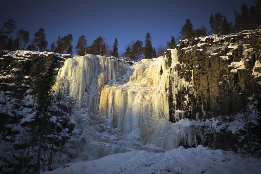From Rovaniemi: Korouoma Frozen Waterfalls Small-Group Hike - Tea and biscuits beside the trail