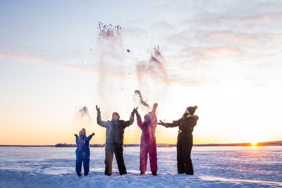 From Rovaniemi: Private Photoshoot in the Lappish Wilderness - Getting natural-looking portraits