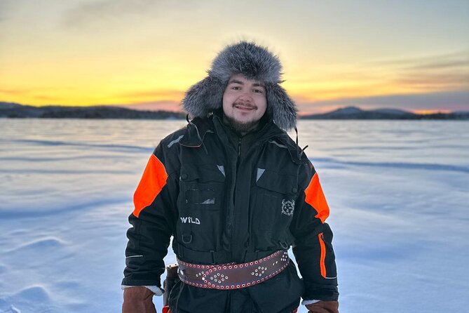 From Saariselkä: Ice Fishing Tour to Lake Inari, reindeers &lunch - Learning the basics of ice fishing