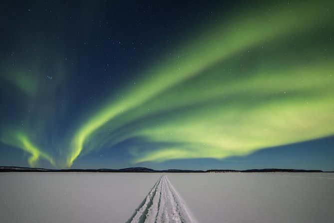 From Saariselkä: Northern lights tour to Lake Inari, incl. dinner - A glimpse of island life in Lapland