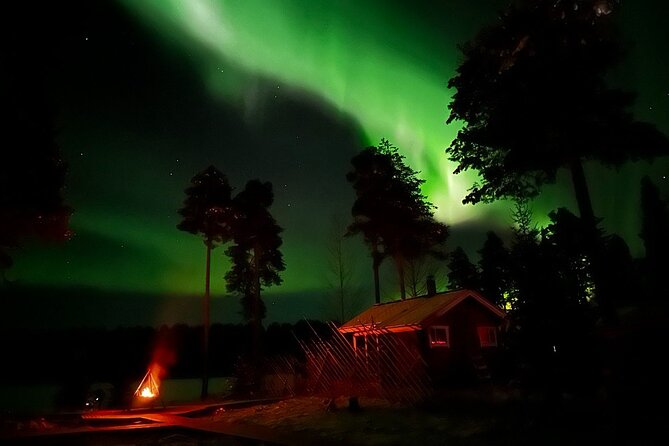 Glass Igloo Campfire Dinner under Northern Lights - What happens during the three-hour outing