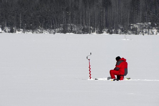 Ice Fishing and Husky - Finding your place on the frozen lake