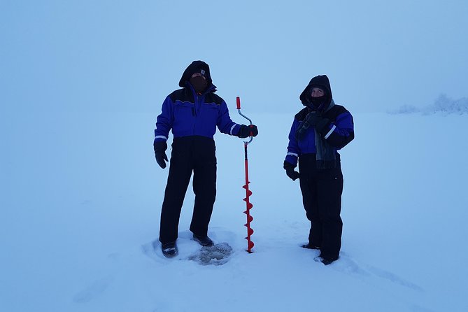 Ice fishing by car with hot beverages at Pyhä-Luosto - Leaving the fell area for a better fishing spot