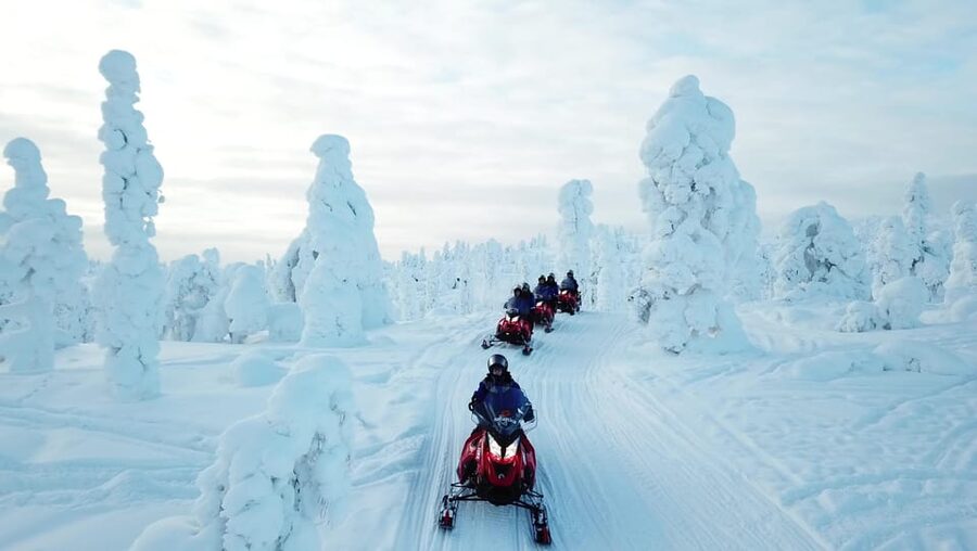 King of Ylläs: Snowmobiling to the Hill - Driving from Ylläsjärvi into the snowy country