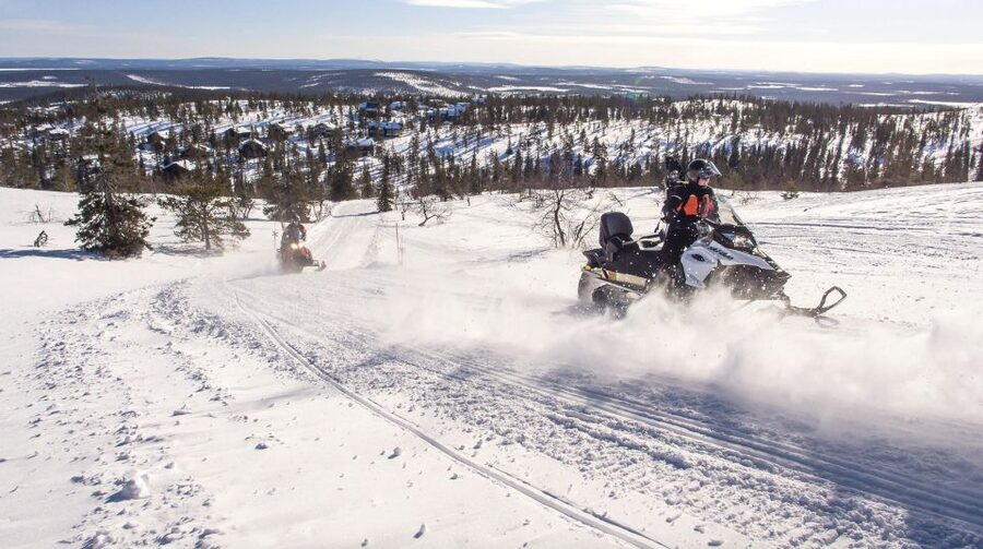 Levi: 4 Hour Snowmobile Safari to the Fells in Levi - Sharing a snowmobile or paying for your own