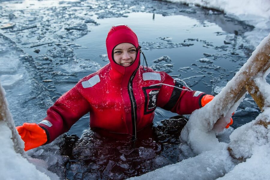 Levi: Arctic Ice Floating Adventure - Warming up beside the open fire