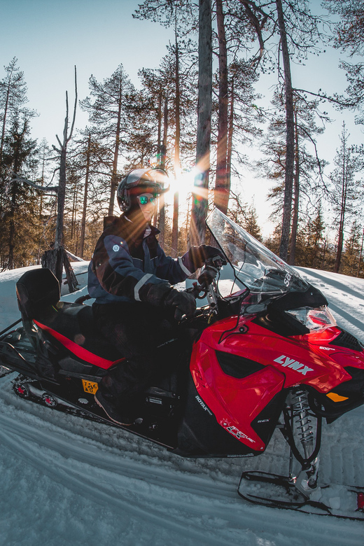 Levi: Easy Snowmobile Safari into the Nature - Learning to handle the machine