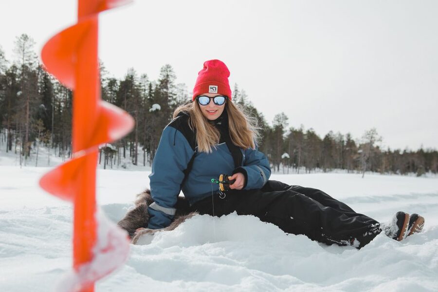 Levi: Finnish Ice Fishing Tour by Car - Drilling through the ice and setting the rod