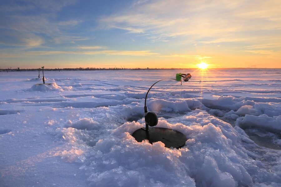 Levi: Ice Fishing by Snowmobile - Keeping warm in a place that can reach minus 25 degrees