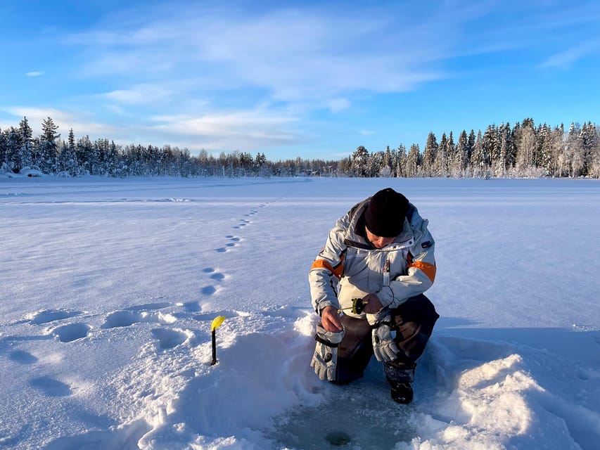Levi: Ice Fishing Trip in a small group - From Levi to a frozen lake in 15 minutes