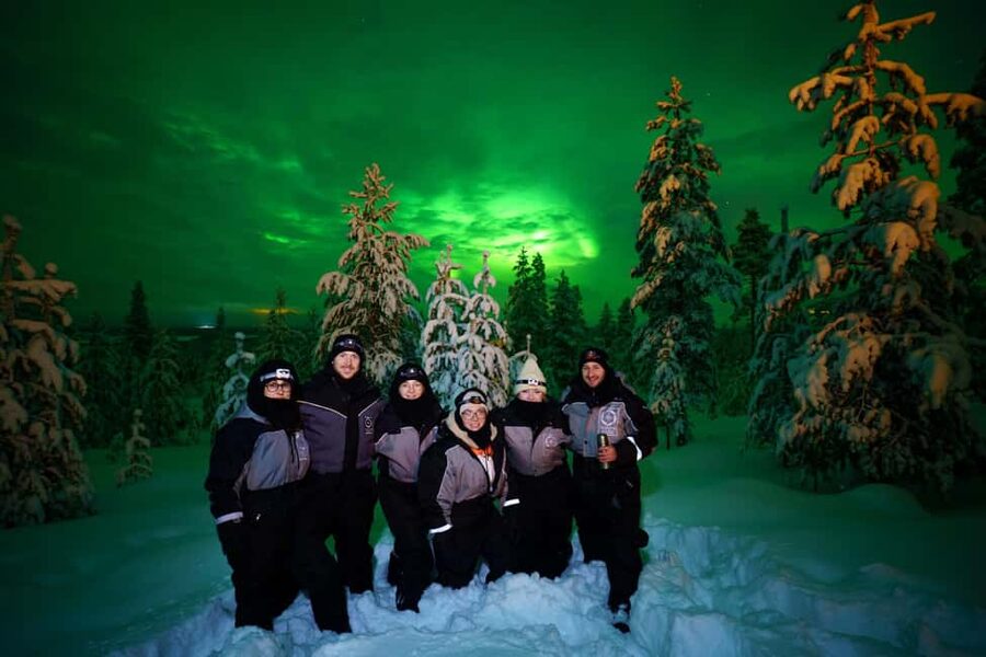 Levi: Northern Lights Hunting - Photography Tour - The human side of the evening