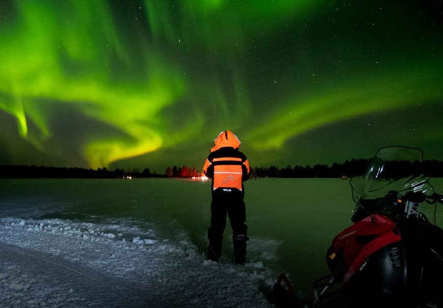 Levi: Northern Lights Snowmobile Tour with Snacks and Drinks - Riding into the Lapland night from Levi
