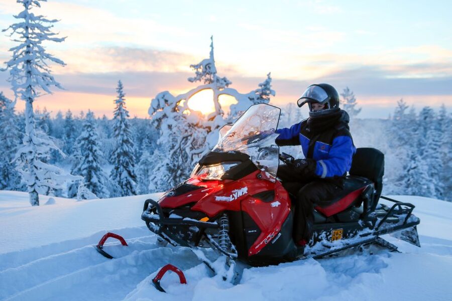 Levi: Snowmobile Safari for Adults - Setting out from central Levi