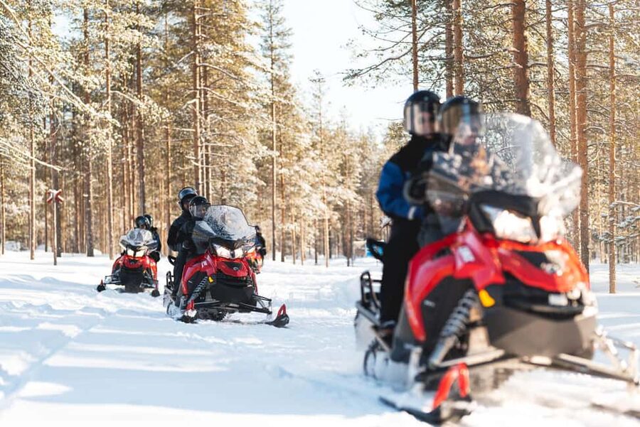 Levi: Snowmobile Safari to the Levi Nature - Sharing a snowmobile and learning the controls