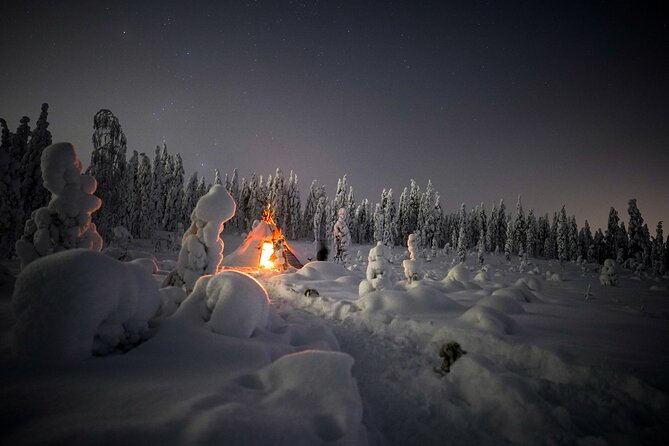 Night Snowshoeing Adventure under the Northern Lights - The fire stop is more than a warm-up
