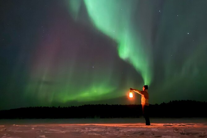 Northern Lights Adventure in the Wild with Campfire Treats - Heli and Ellen bring the local side
