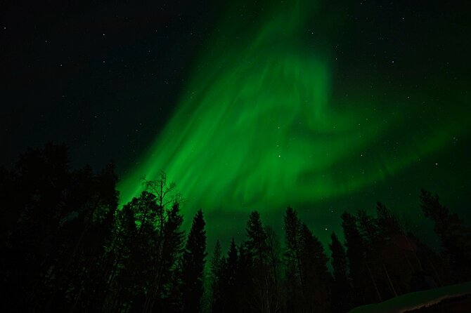Northern Lights Hunting in Lappish old cottage - Small groups, vehicle size, and what to clarify