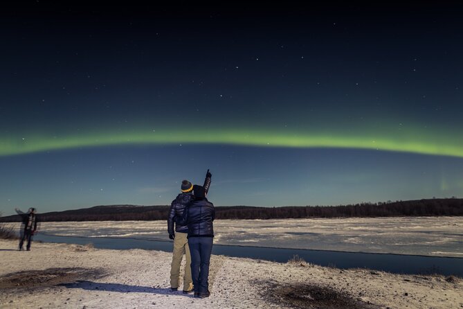 Northern lights hunting photo tour with bbq; small groups - The real appeal: getting out under a darker sky