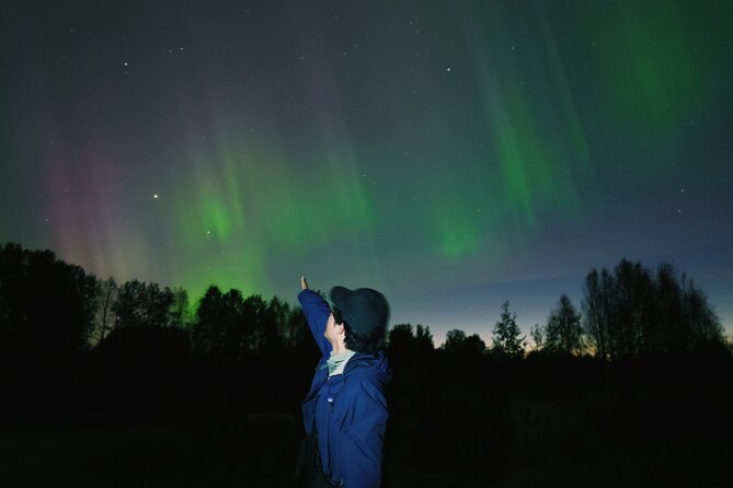 Northern lights hunting photo tour with bbq; small groups - What happens at the pickup and first stop
