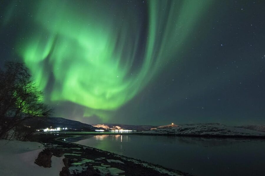 Northern Lights Hunting with Aurora Workshop - Using infrared headlamps under a dark sky