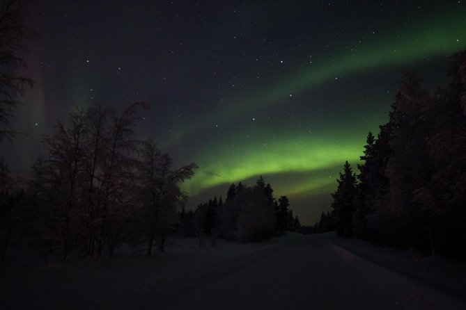 Northern lights hunting with car - Riding between dark viewing spots