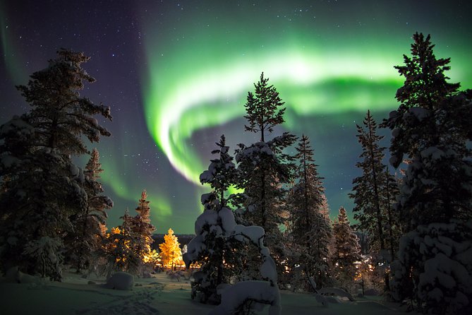 Northern Lights Hunting with Snowmobiles - How the aurora forecast shapes the evening