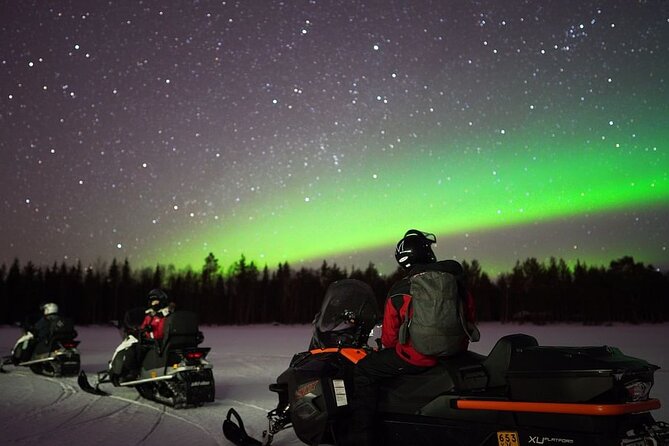 Northern Lights Snowmobile Hunt - What the guides and group size mean