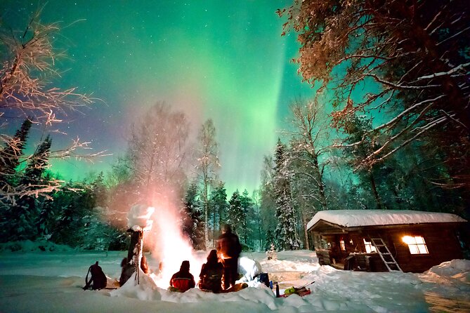Northern Lights Tour in Atmospheric Cottage - A Finnish cottage instead of a parking lot