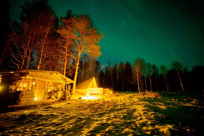 Northern Lights Tour in Atmospheric Cottage - The lake, forest, and Laavu