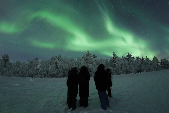 Northern Lights Tour with BBQ and drinks - Staying warm for three hours outside