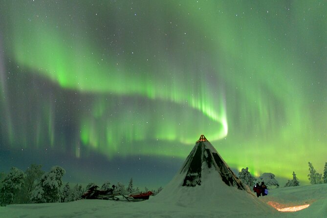 Private Aurora Tour (5 or more) by Aurora Experts - Rovaniemi - The lodge, hill, and tepee sequence