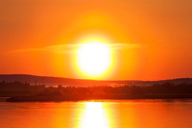 Private Traditional Lakeside Sauna with Midnight Sun - Guides who add care to a simple experience