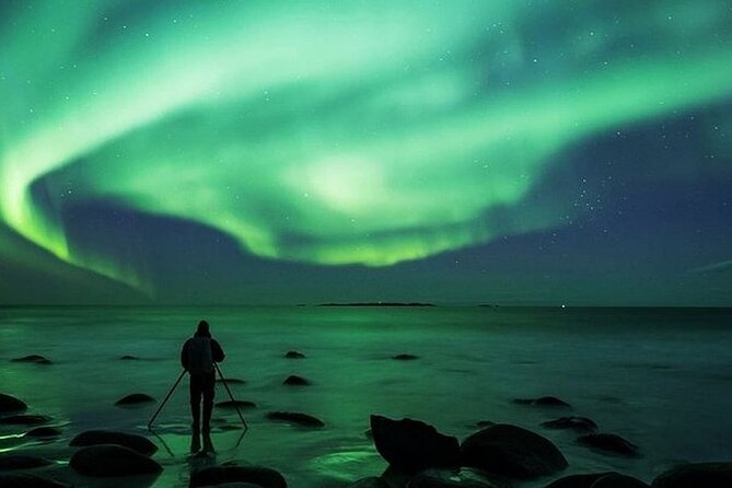 Reflections of the Northern Lights - From Maakuntakatu 29 to the evening viewpoint