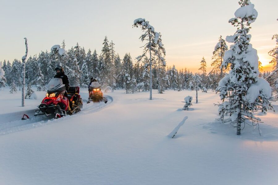 Rovaniemi: 2-Hour Snowmobiling Experience - Crossing the frozen river