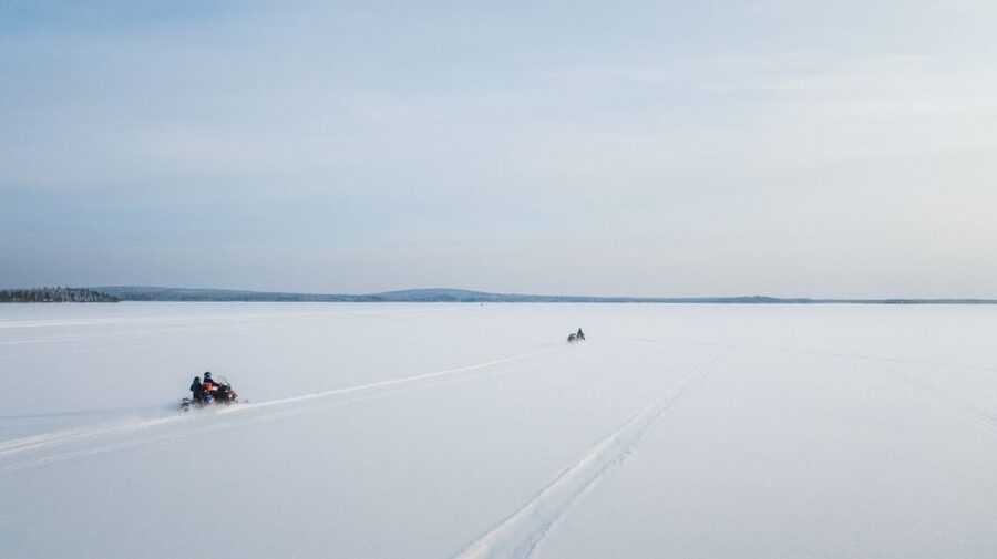 Rovaniemi: 3-Hour Snowmobile Safari in Lapland - Riding through forests and across frozen water