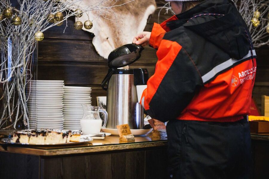 Rovaniemi: Arctic Circle Highlights by Snowmobile - Starting at Santa Claus Village or in central Rovaniemi