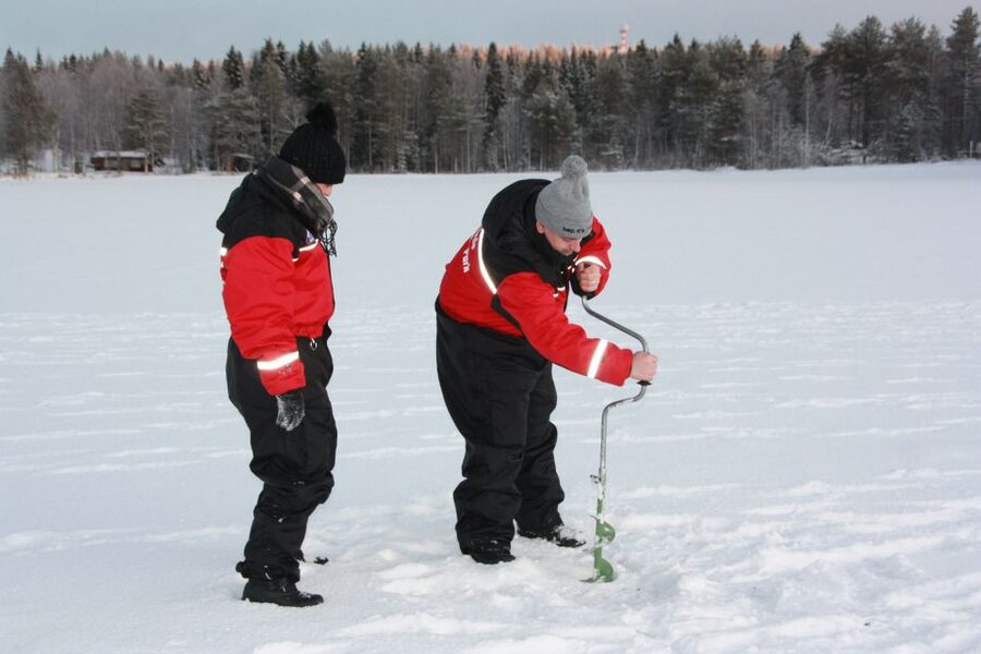 Rovaniemi: Arctic Circle Ice Fishing Experience - Warm up beside the campfire