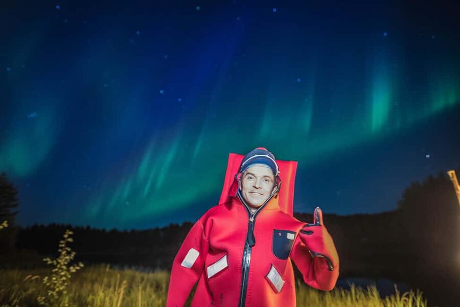 Rovaniemi: Arctic Ice Floating and Northern Lights Tour - What ice floating in Lapland actually feels like