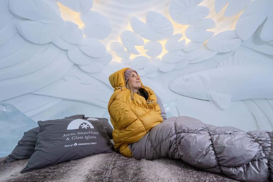 Rovaniemi: Arctic Snow Hotel Tour - Staying warm and choosing the right time