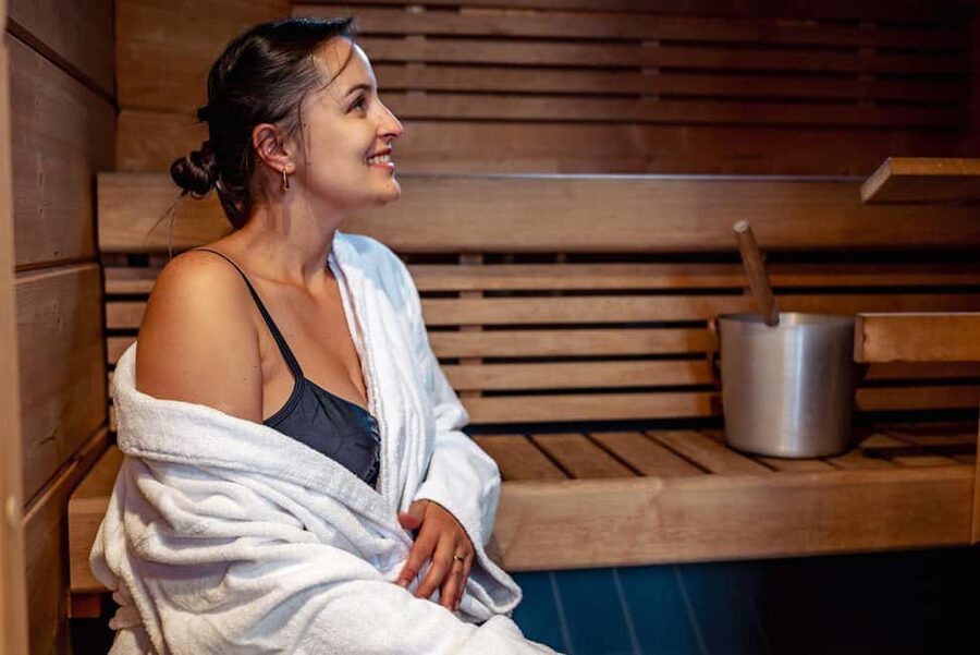 Rovaniemi: Arctic Snow Hotel Tour and Snow Sauna Experience - Lakeside sledding and the outdoor winter setting
